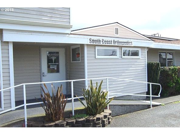 408 Alder St, Brookings, OR 97415